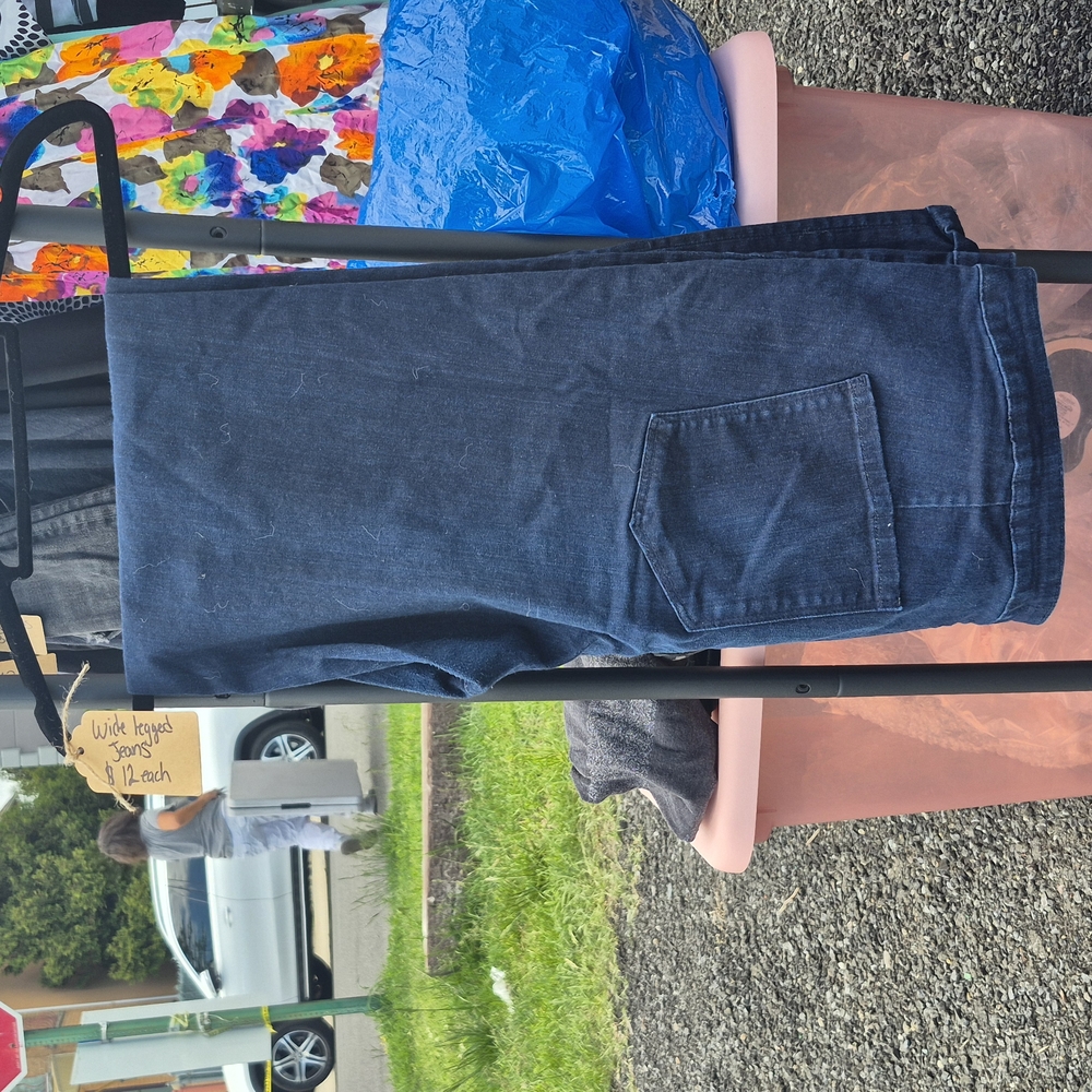 Dark Blue Wide-Legged Jeans